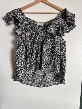 Universal Thread Ruffle Sleeve Flounce Blouse Black/White Floral Top